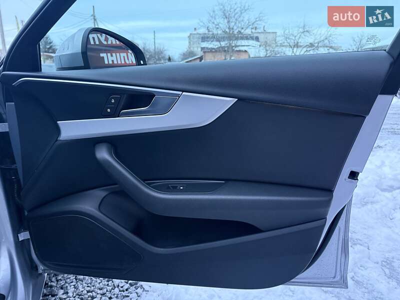 Седан Audi A4 2016 в Стрию