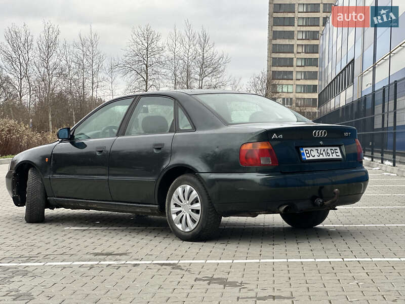 Седан Audi A4 1996 в Львове