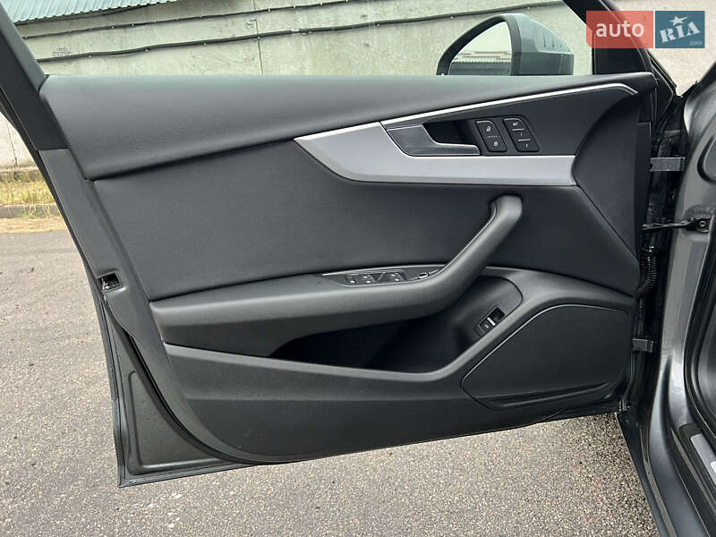 Седан Audi A4 2016 в Киеве