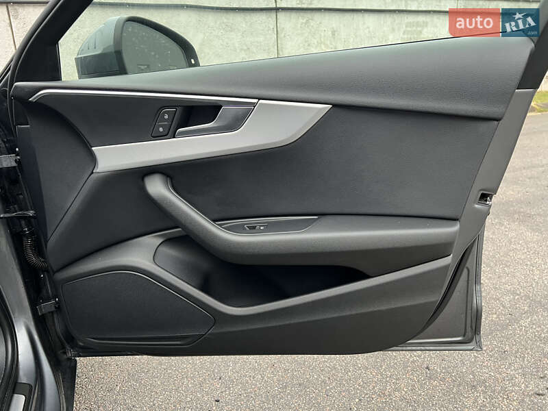 Седан Audi A4 2016 в Киеве