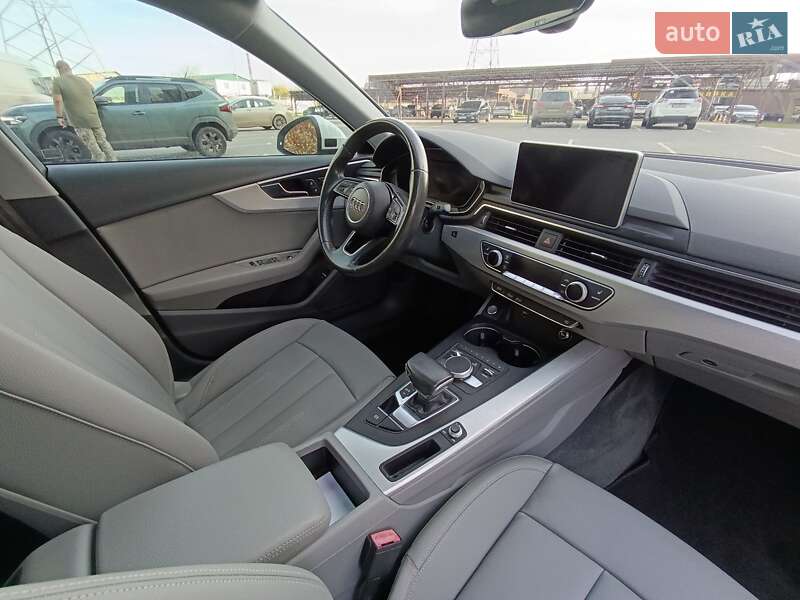 Седан Audi A4 2018 в Одесі