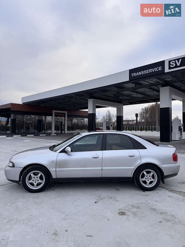 Седан Audi A4 1999 в Звягелі