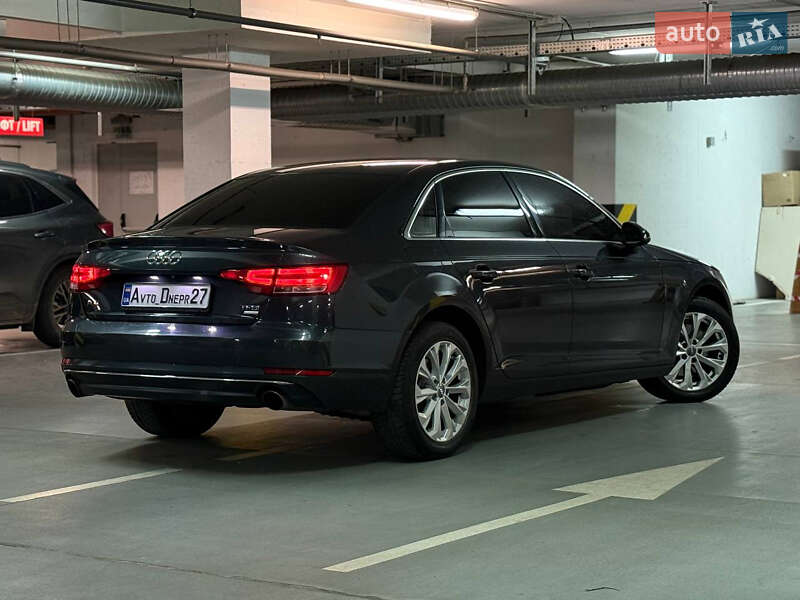 Седан Audi A4 2016 в Дніпрі