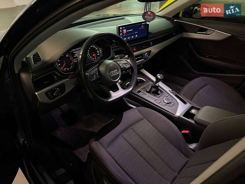 Седан Audi A4 2016 в Дніпрі