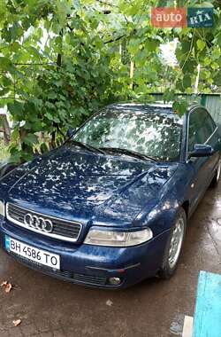 Седан Audi A4 2000 в Роздільній