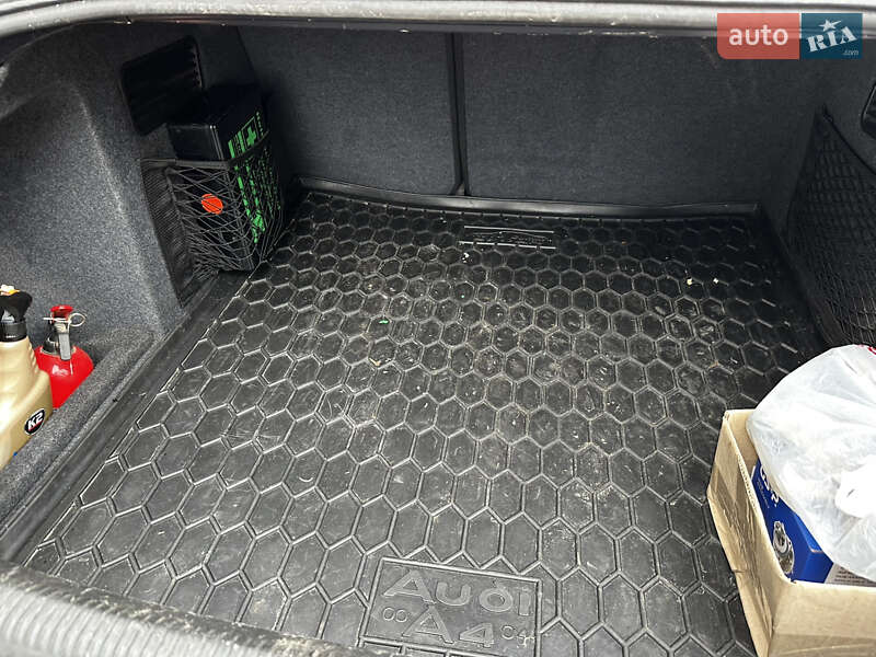 Седан Audi A4 2001 в Снятине