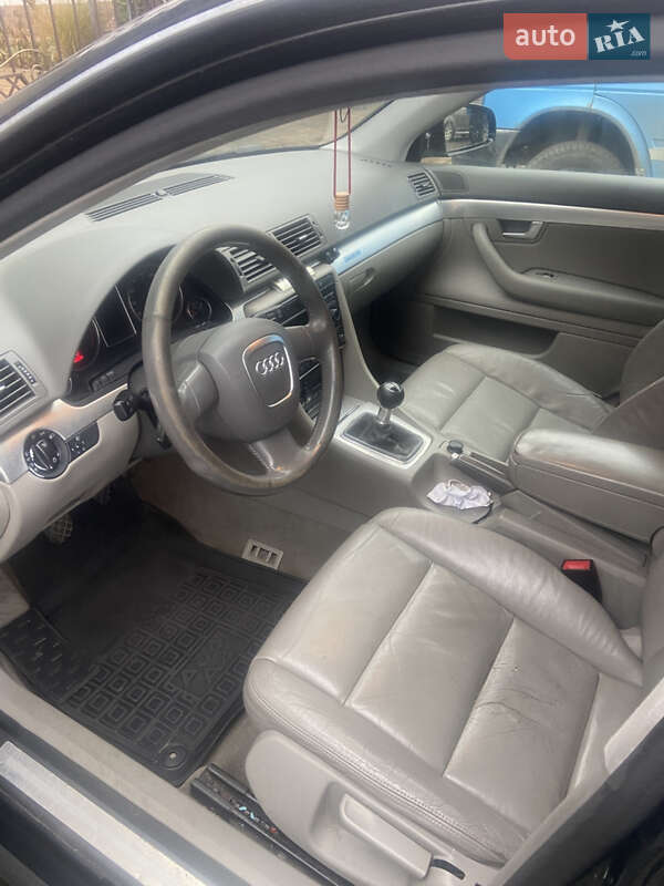 Седан Audi A4 2005 в Корце
