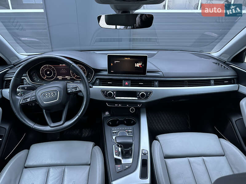 Седан Audi A4 2018 в Мукачево