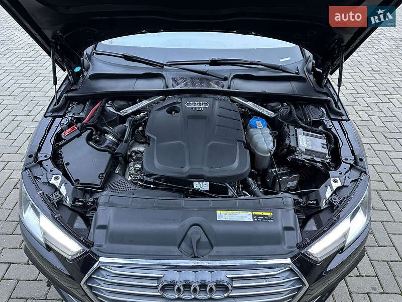Седан Audi A4 2018 в Мукачево