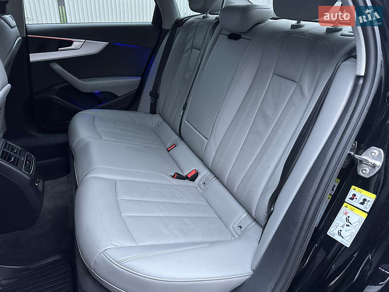 Седан Audi A4 2018 в Мукачево