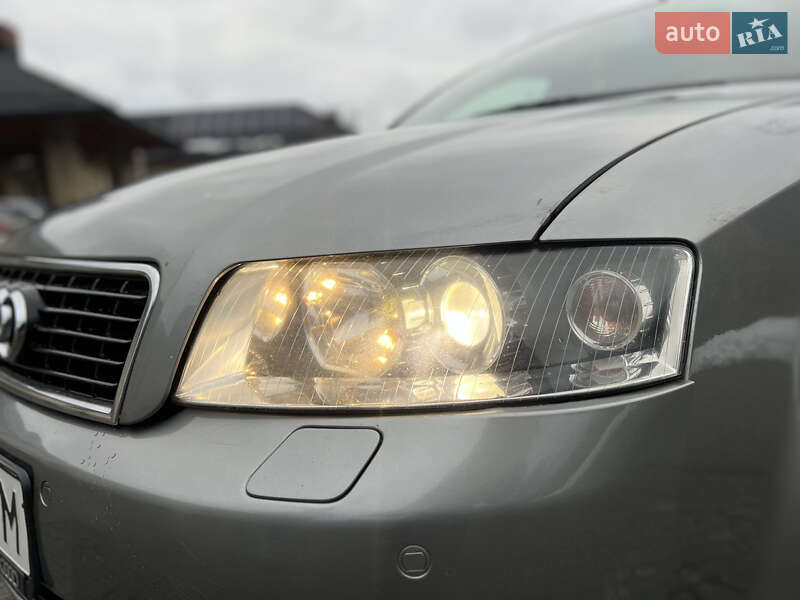 Седан Audi A4 2003 в Жовкві
