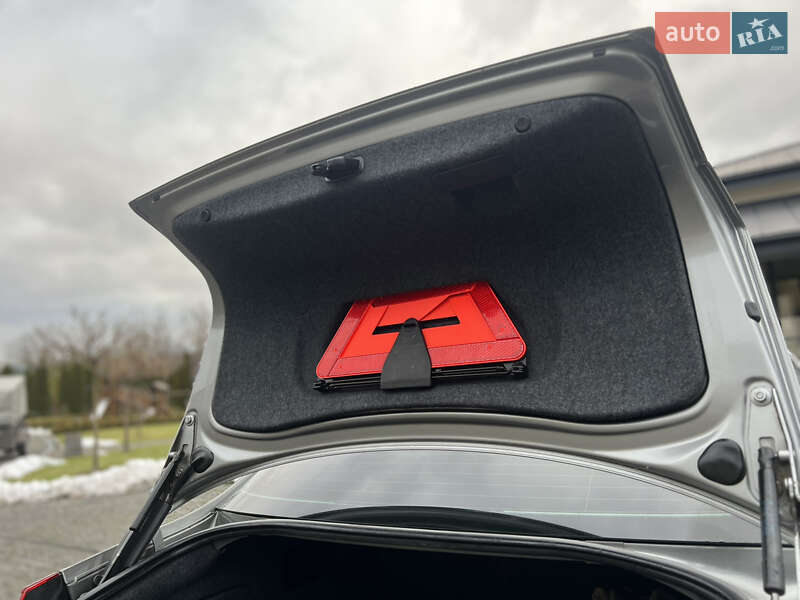 Седан Audi A4 2003 в Жовкві