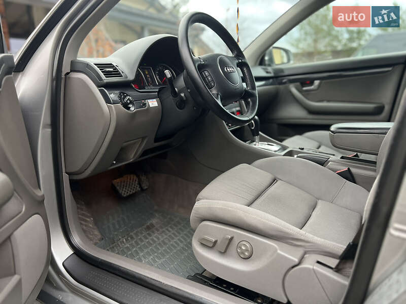 Седан Audi A4 2003 в Жовкві