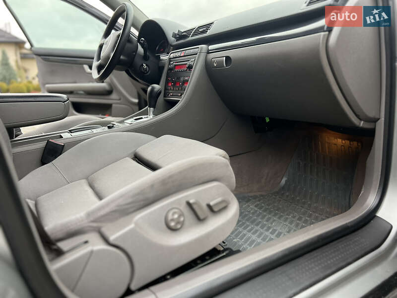 Седан Audi A4 2003 в Жовкві