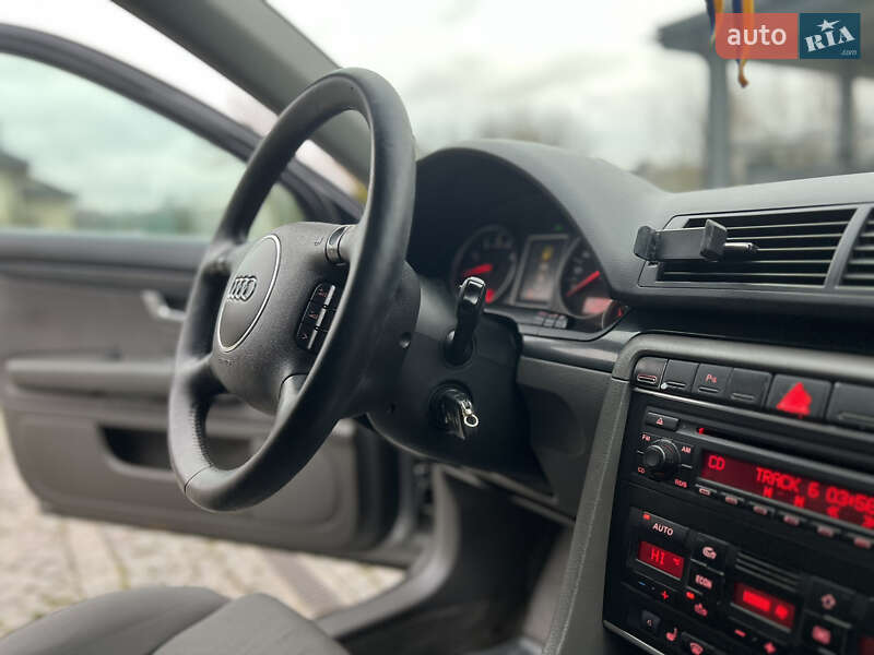 Седан Audi A4 2003 в Жовкві