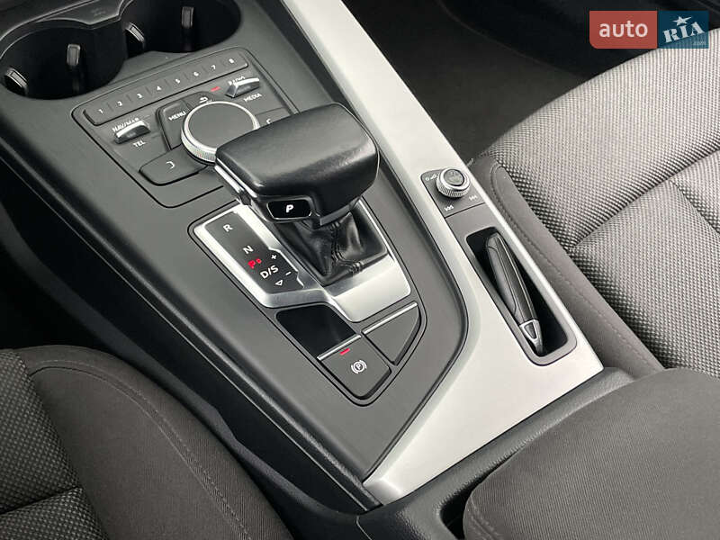 Универсал Audi A4 2018 в Киеве