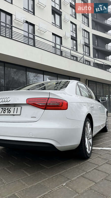Седан Audi A4 2013 в Ровно