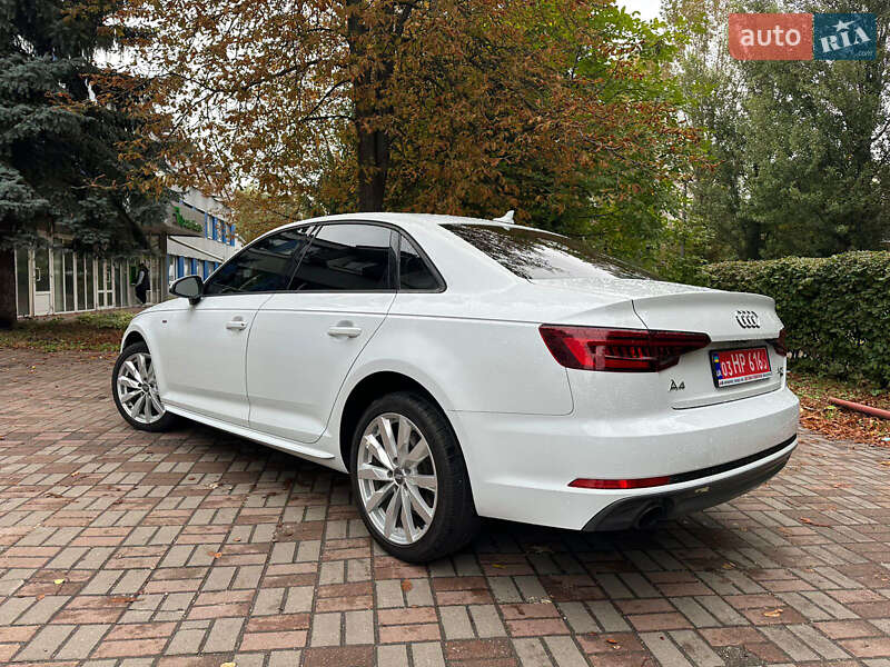 Седан Audi A4 2018 в Киеве