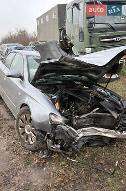 Седан Audi A4 2004 в Карловке