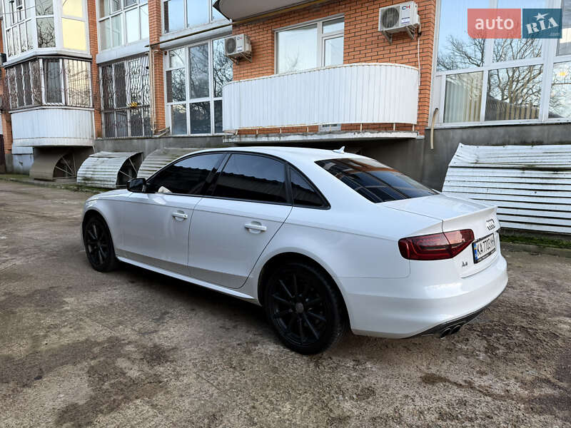 Седан Audi A4 2015 в Києві