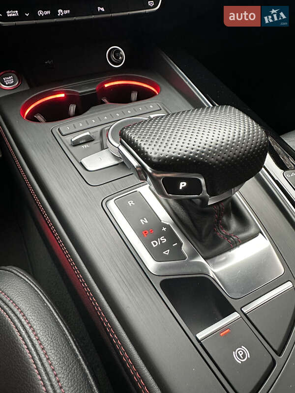 Седан Audi A4 2017 в Днепре