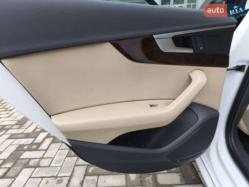 Седан Audi A4 2018 в Ромнах