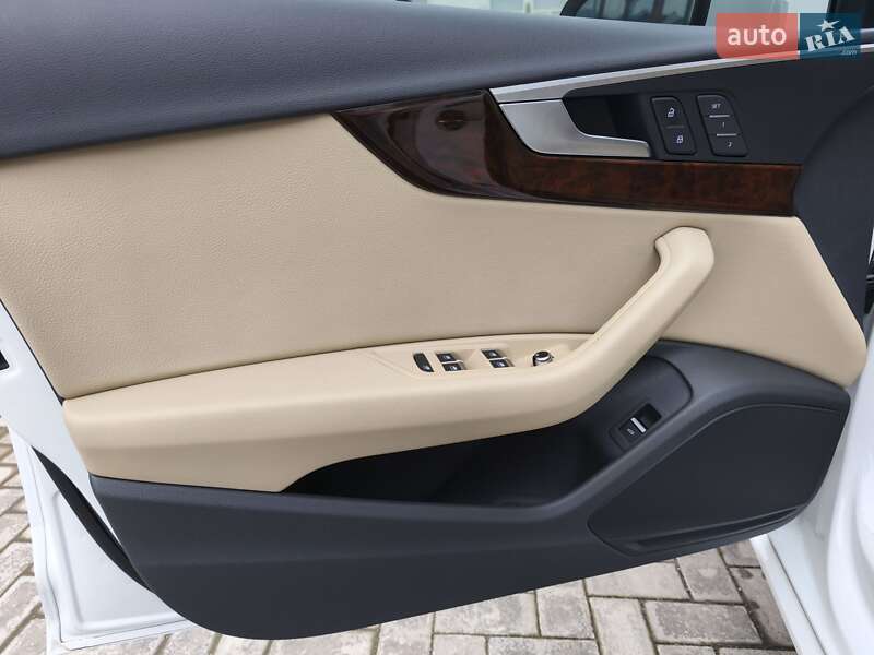 Седан Audi A4 2018 в Ромнах