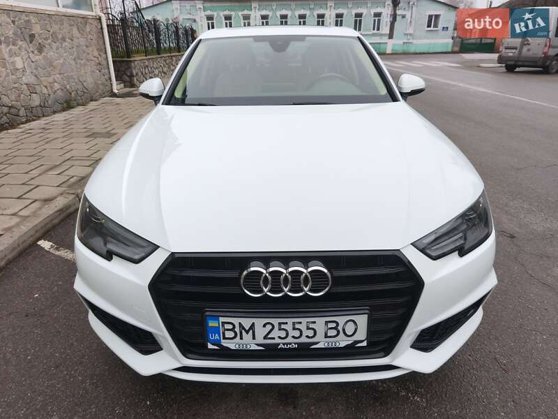 Седан Audi A4 2018 в Ромнах
