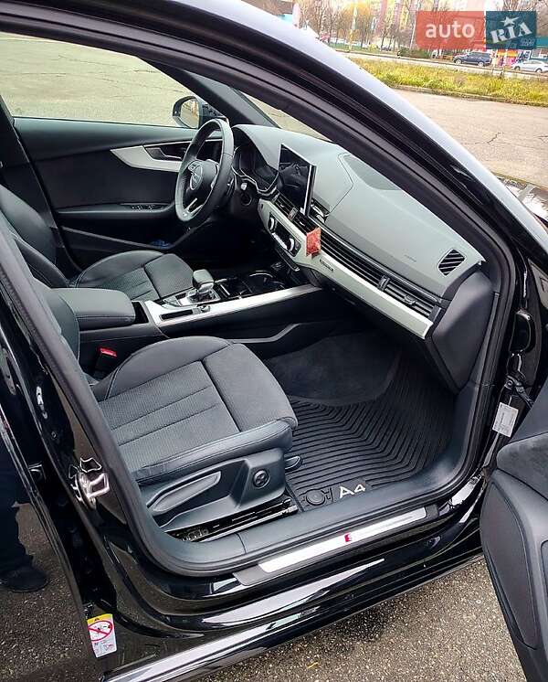 Седан Audi A4 2022 в Києві