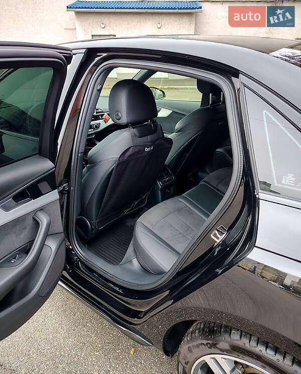 Седан Audi A4 2022 в Києві