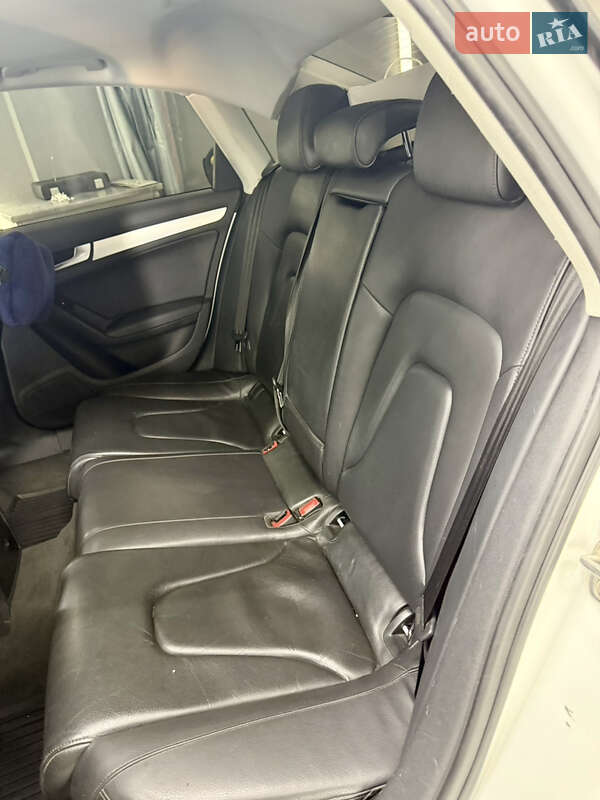 Седан Audi A4 2011 в Луцке