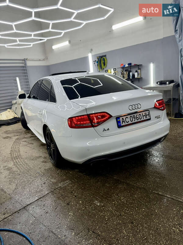 Седан Audi A4 2011 в Луцке