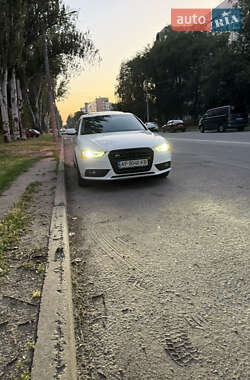 Седан Audi A4 2012 в Запоріжжі