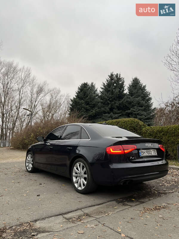 Седан Audi A4 2013 в Днепре