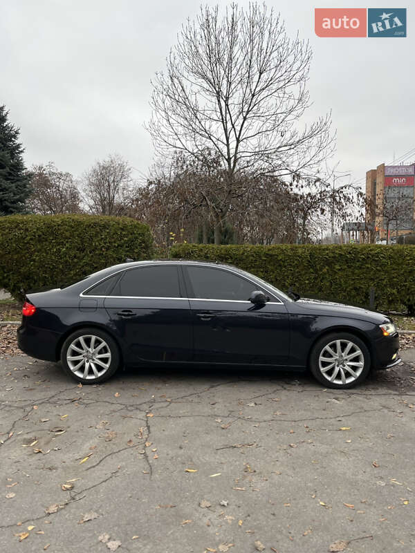 Седан Audi A4 2013 в Днепре