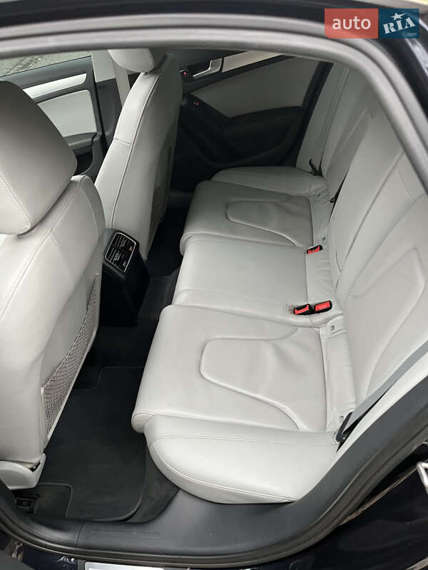 Седан Audi A4 2013 в Днепре