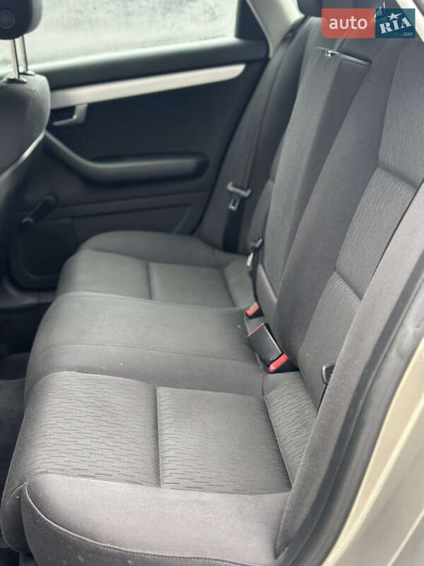 Седан Audi A4 2006 в Староконстантинове