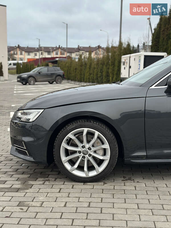 Седан Audi A4 2018 в Ровно