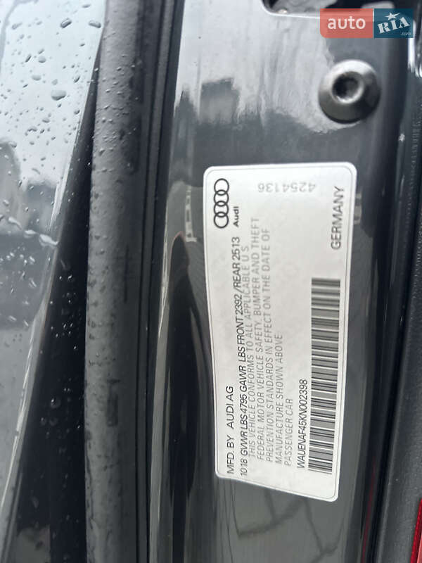 Седан Audi A4 2018 в Ровно