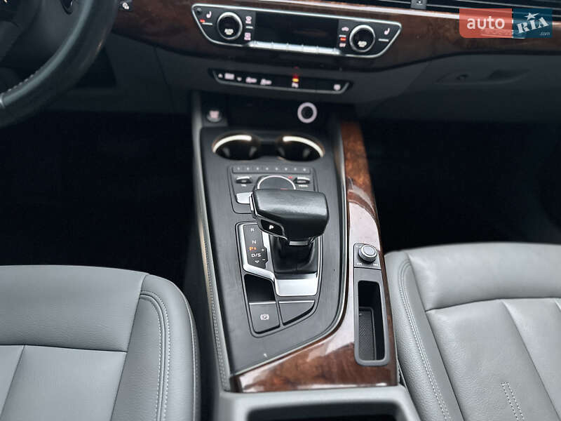 Седан Audi A4 2018 в Ровно