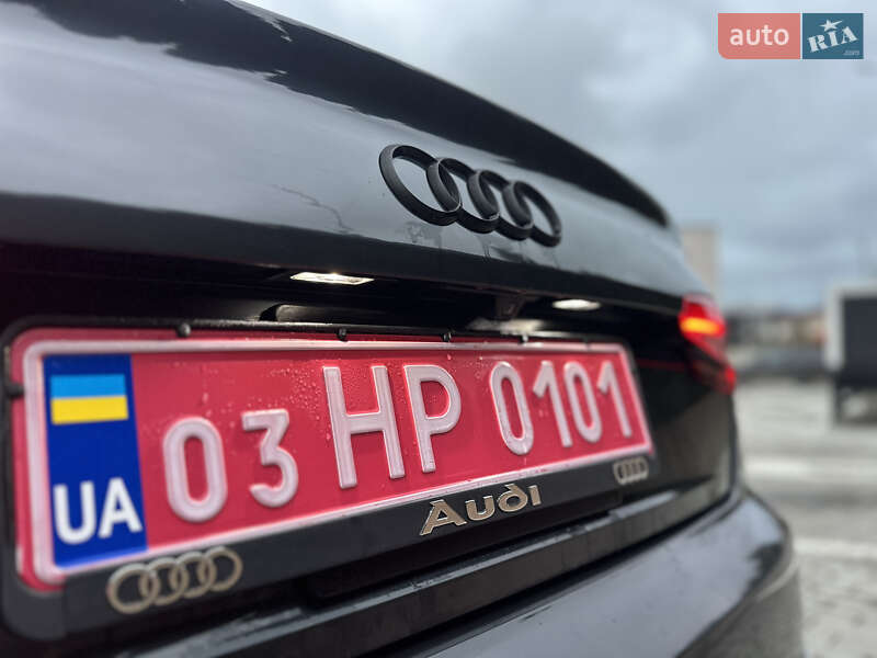 Седан Audi A4 2018 в Ровно