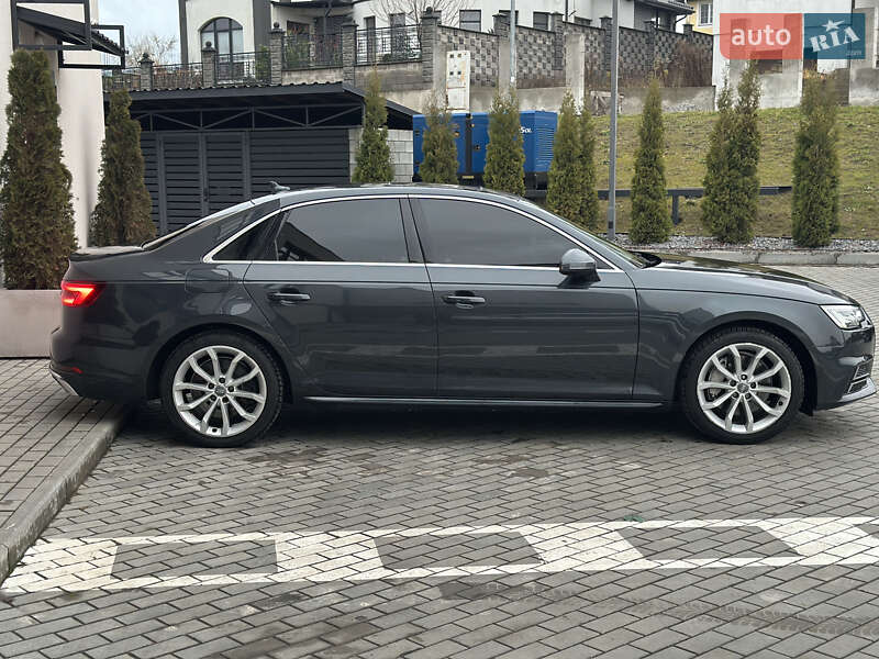 Седан Audi A4 2018 в Ровно