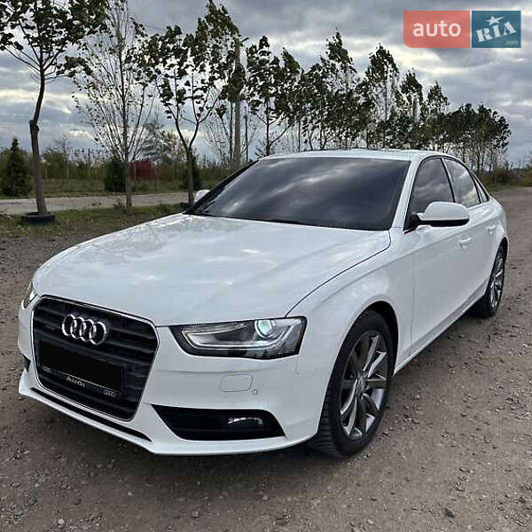 Седан Audi A4 2014 в Киеве