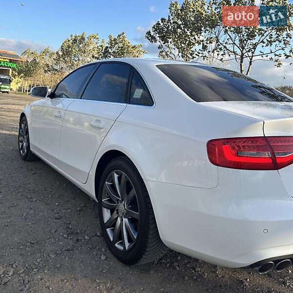 Седан Audi A4 2014 в Киеве
