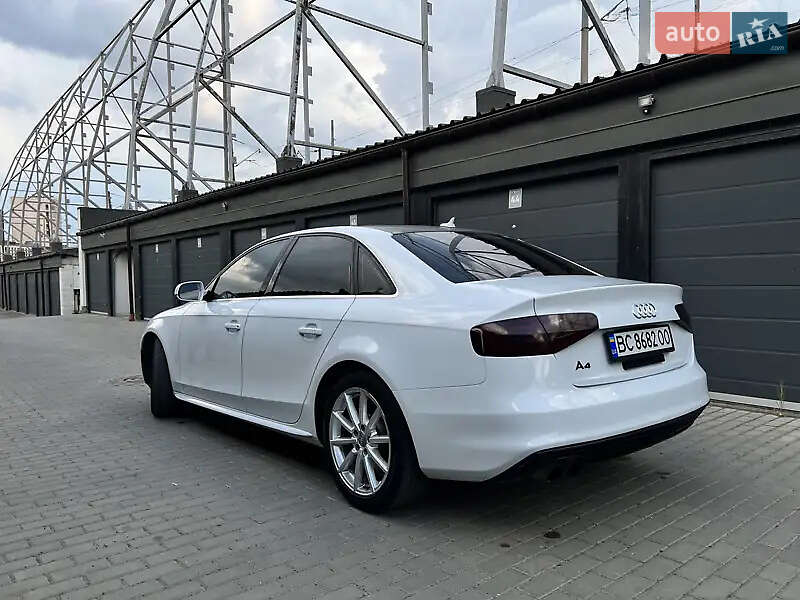 Седан Audi A4 2015 в Львове