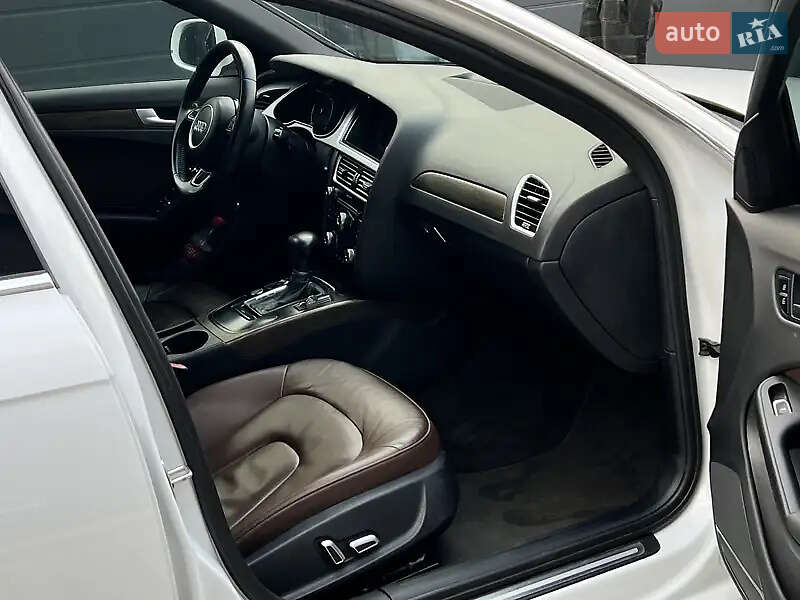 Седан Audi A4 2015 в Львове