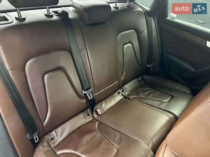 Седан Audi A4 2015 в Львове