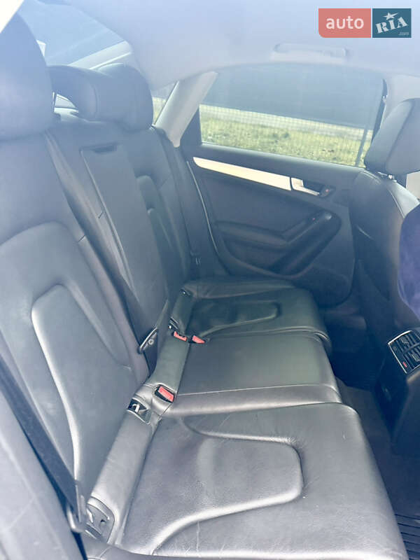 Седан Audi A4 2011 в Луцке