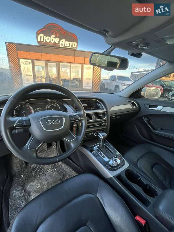 Седан Audi A4 2014 в Львове