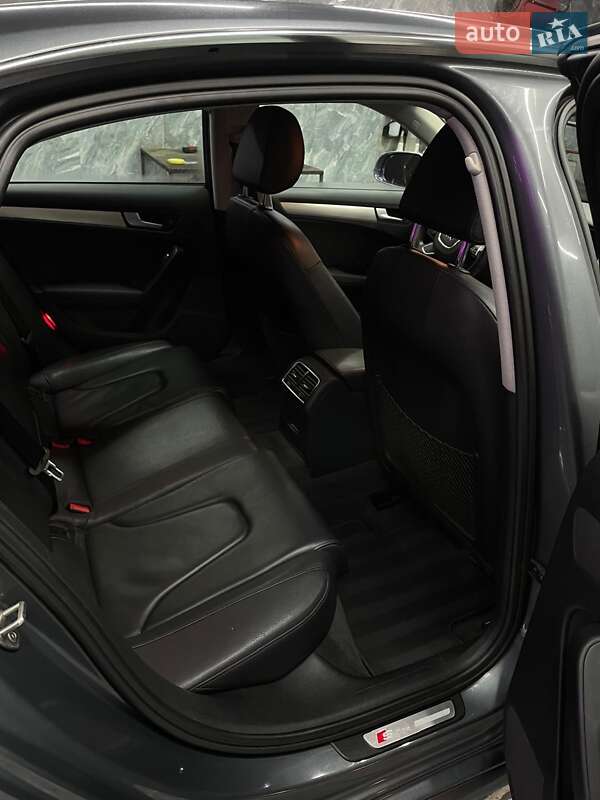 Седан Audi A4 2014 в Львове